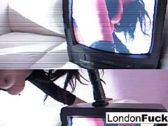 LONDON'S STEAMY SOLO DESIRE