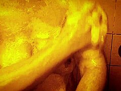 Steamy shower time with Gingerbread