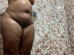 filmei escondido a morena no banho