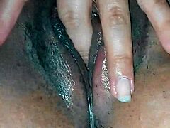 latina’s big ass cums with first toy