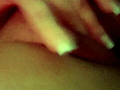 gostosa masturbating hard in solo part 2