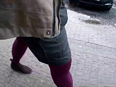 Strumpfhose Shines in Outdoor Boldness