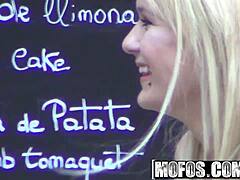 Blonde bombshell's oral skills on display