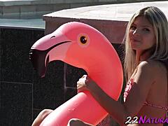 European beauty gets oral pleasure