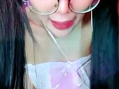 thai emma’s captivating solo charm