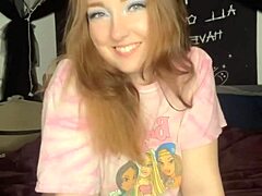 Homemade pornstar enjoys toy play
