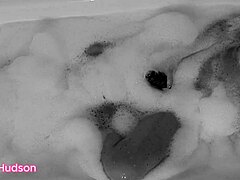 Kity Bath Orgasm