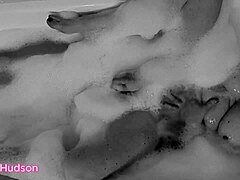 Kity Bath Orgasm