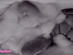 Kity Bath Orgasm
