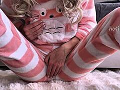 skinny teen fingering hairy wet pussy close-up to squirt