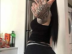 Lady XO’s daring jerk-off game challenge