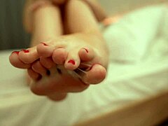 Brunette’s Barefoot Fetish Jerk-Off Guide