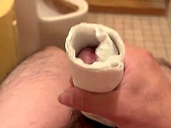 I can't stop watching this Japanese solo amateur getting off in private