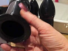 Watch this redhead slut orgasm from huge anal sextoy fucking!