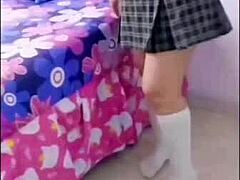 Sexy amateur babe sucking hard in homemade video clip.