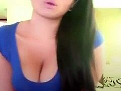 I’m so turned on watching this Colombian heat up the public streets!