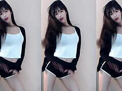 check out this cute chinese girl dancing super fast! 💃