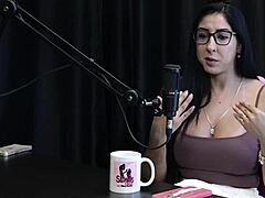 Sua Live Leaked on Xvideos with Renatinha Melo Sharing Tips for Starters in Sheer Red