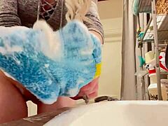 Hey, see Nikki Lixxx shave and finger her wet pussy