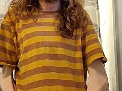 Check out this wild homemade compilation of amateurs taking a piss solo - so raw! š½š¦