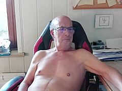 norbertww abspritzen cor der cam bei chaturbate apr 23 2025