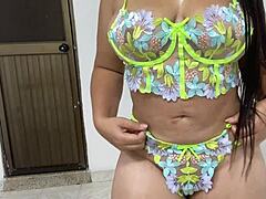 Sexy Girl Moves Her Ass In Delicious Ways!