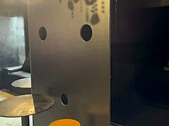 O Bar Com Calcinhas Penduradas No Teto