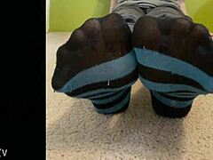 18 year old teen girl shows her feet and toes in preview