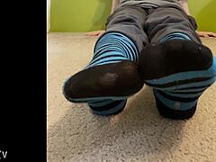 18 year old teen girl shows her feet and toes in preview