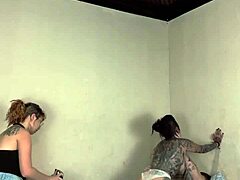 nos bastidores, o boy da amiga comeu o cuzinho do gay tatuado em anal bareback pela primeira vez
