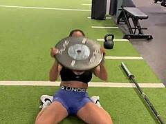 25lb overhead press builds strong shoulders and hip flexors