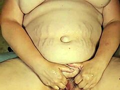 I pissing on the whore with tits