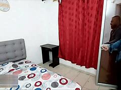 llego a un trato con la directora del colegio de mi hijastro, ayudándola con una rica cojida en doggystyle y quitándole las ganas de verga con mi big black cock en misionero. es tan sensual con sus fishnets y botas mientras gime en orgasmo