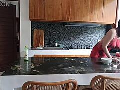 Amateur Girlfriend Shares House Cleaning Tutorial