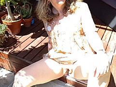 Maturemons sunning my vulva.
