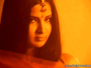 Indian Lady's Passionate Dance Teases Desire