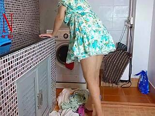 Dominant lovers satisfy curvy housewives