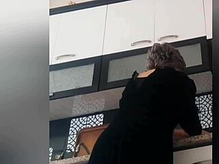 TURKISH MILF'S INTENSE PLAY