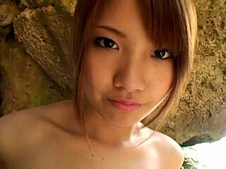 Suzu Minamoto’s Erotic High-Leg Swimsuit Showcase