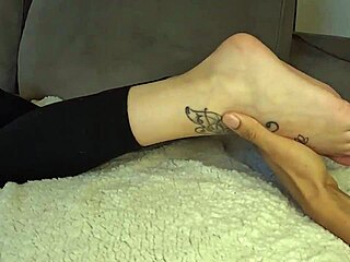 Ashlee's tempting foot play clip