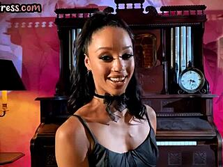 Ebony in heels fingers under wax domination