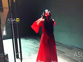 What's behind her classic Chinese dance?