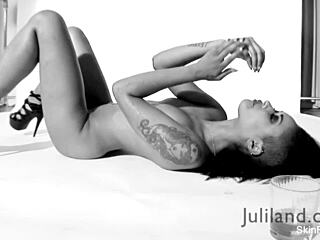 skin diamond solo pussy play