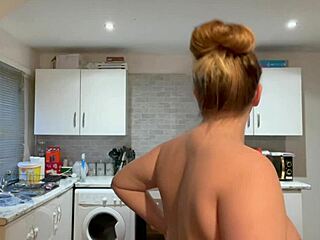 Amateur teen gets naughty cleaning