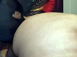 SAVORING FRESH, TEMPTING CURVES