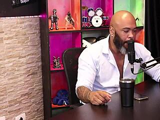 gostosa flaunts her round butt and smooth pussy - gabriel and julia