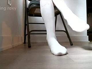 kinky feet, bratty meeting vibe