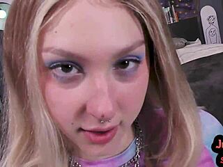 Amateur beauty's daring challenge