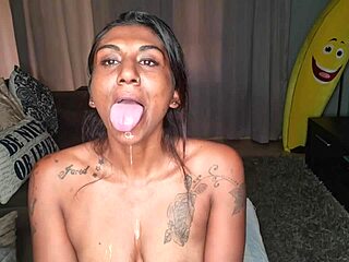 INDIAN GIRL'S SIZZLING SOLO
