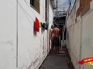 Intimidade da Empregada no Quintal Ardente